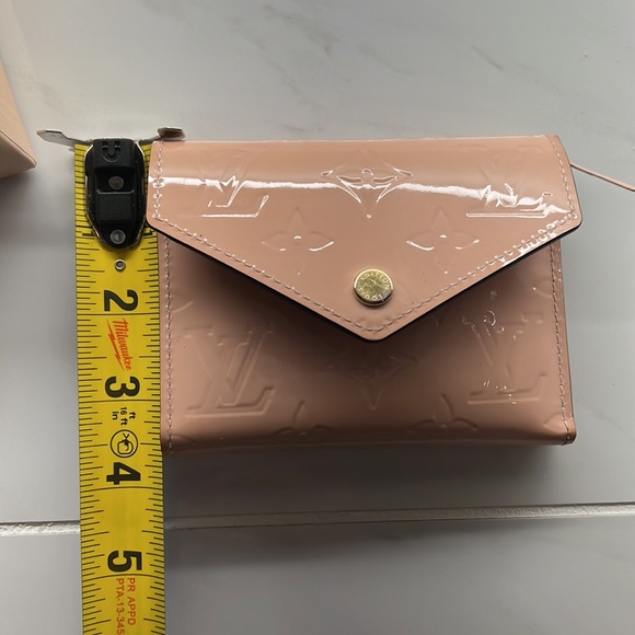 Authentic monogram vernis wallet - Picture 1 of 12